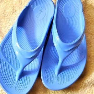 Blue oofos recovery flip flops